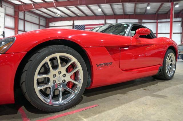 Photo of 2004 Red Dodge Viper