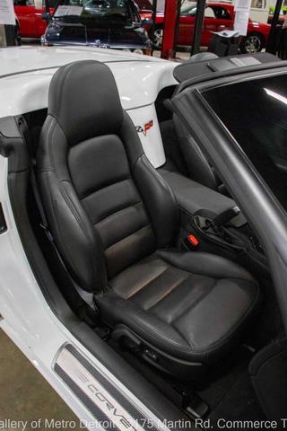 Photo of 2010 Arctic White Chevrolet Corvette