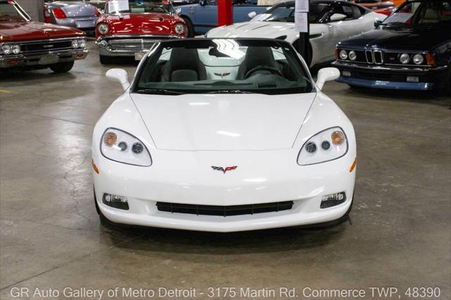 Photo of 2010 Arctic White Chevrolet Corvette