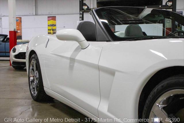 Photo of 2010 Arctic White Chevrolet Corvette