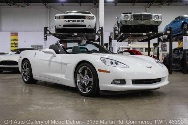 Photo of 2010 Arctic White Chevrolet Corvette