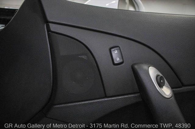 Photo of 2010 Arctic White Chevrolet Corvette