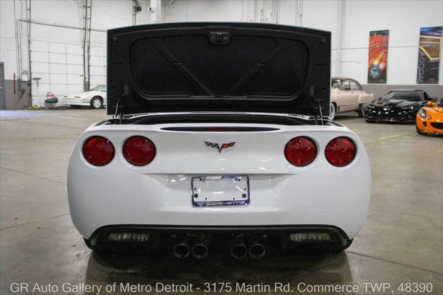 Photo of 2010 Arctic White Chevrolet Corvette
