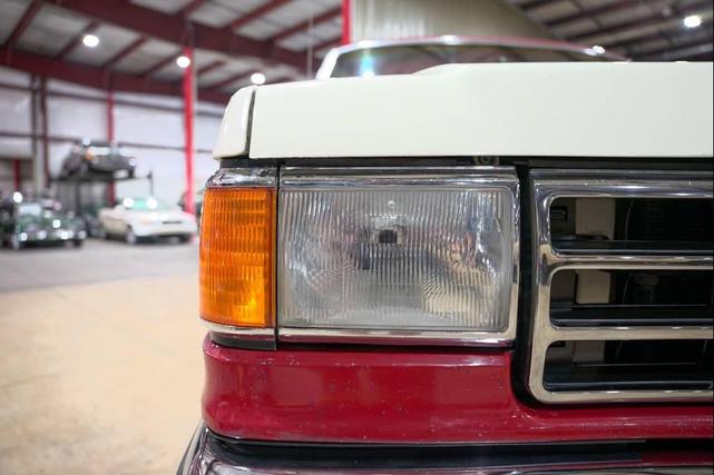 Photo of 1990 White Ford F-150