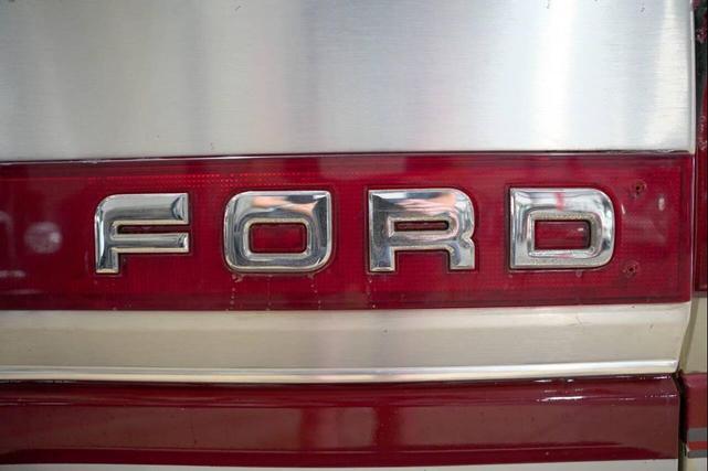 Photo of 1990 White Ford F-150