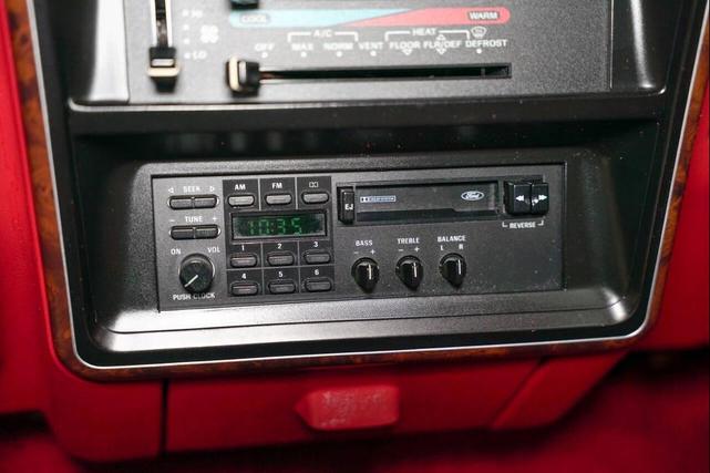 Photo of 1990 White Ford F-150