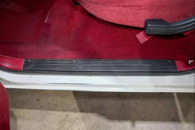 Photo of 1990 White Ford F-150