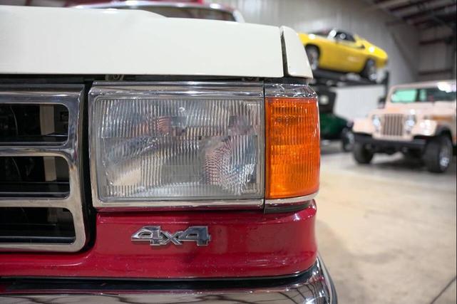 Photo of 1990 White Ford F-150