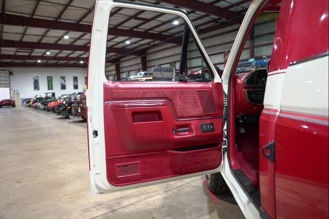 Photo of 1990 White Ford F-150