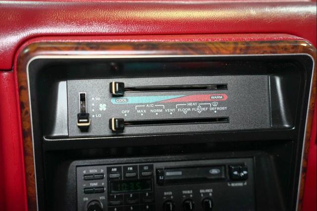 Photo of 1990 White Ford F-150