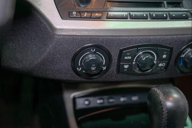 Photo of 2005 Blue BMW Z4