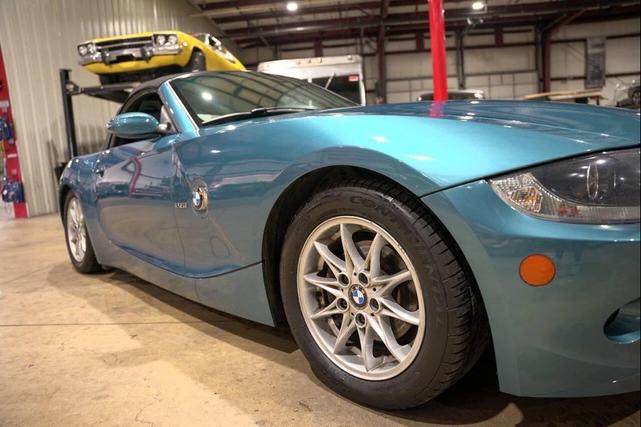 Photo of 2005 Blue BMW Z4
