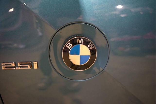 Photo of 2005 Blue BMW Z4