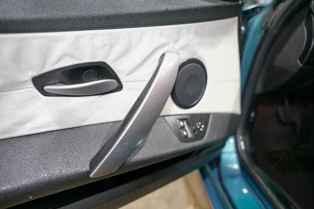 Photo of 2005 Blue BMW Z4