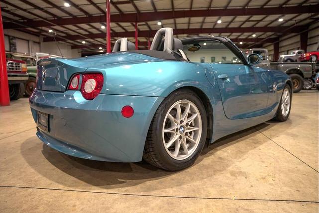 Photo of 2005 Blue BMW Z4