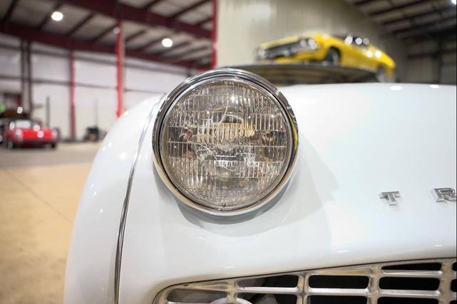 Photo of 1959 White Triumph TR3