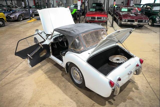 Photo of 1959 White Triumph TR3