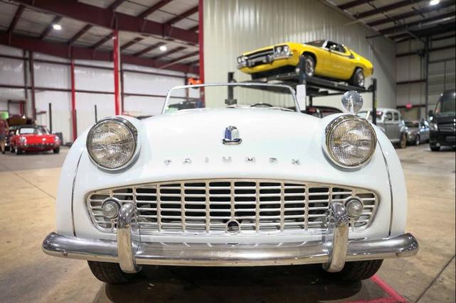 Photo of 1959 White Triumph TR3