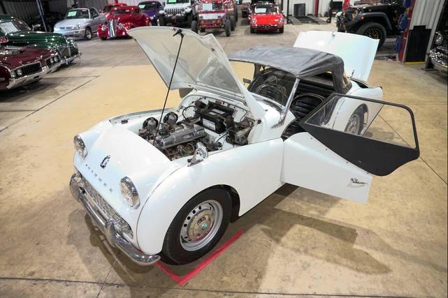 Photo of 1959 White Triumph TR3