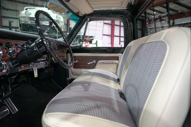 Photo of 1972 Black Chevrolet C20/K20
