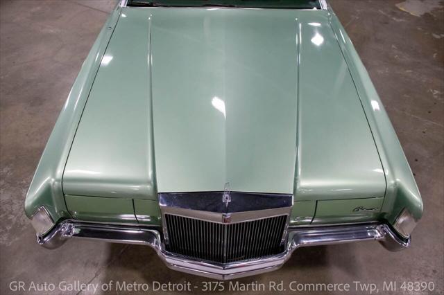Photo of 1972 Green Lincoln Continental