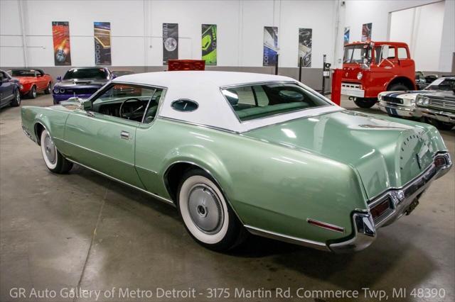 Photo of 1972 Green Lincoln Continental