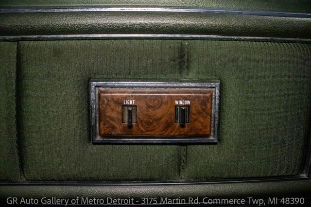 Photo of 1972 Green Lincoln Continental
