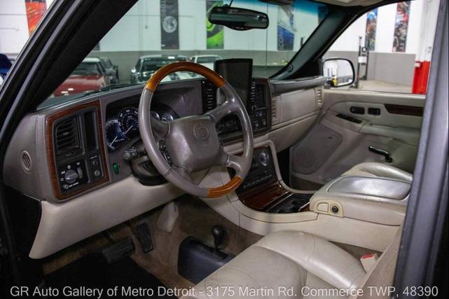 Photo of 2002 Black Cadillac Escalade EXT