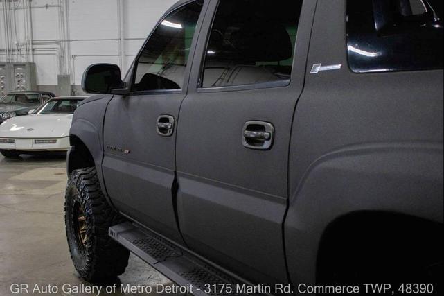Photo of 2002 Black Cadillac Escalade EXT