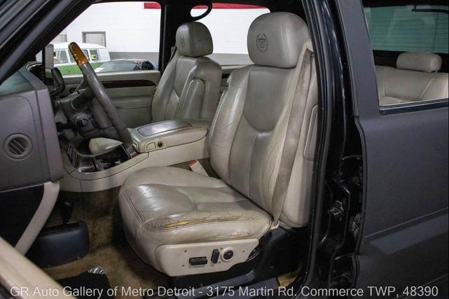 Photo of 2002 Black Cadillac Escalade EXT