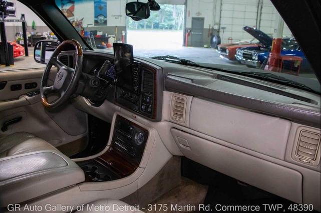 Photo of 2002 Black Cadillac Escalade EXT