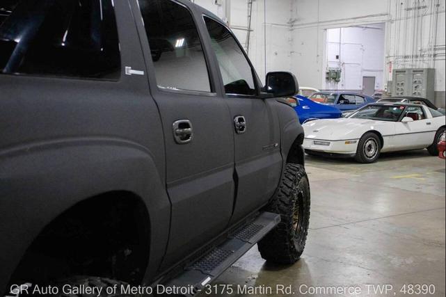 Photo of 2002 Black Cadillac Escalade EXT