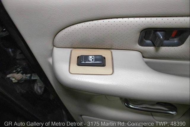 Photo of 2002 Black Cadillac Escalade EXT