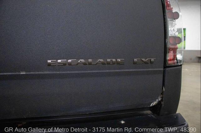Photo of 2002 Black Cadillac Escalade EXT