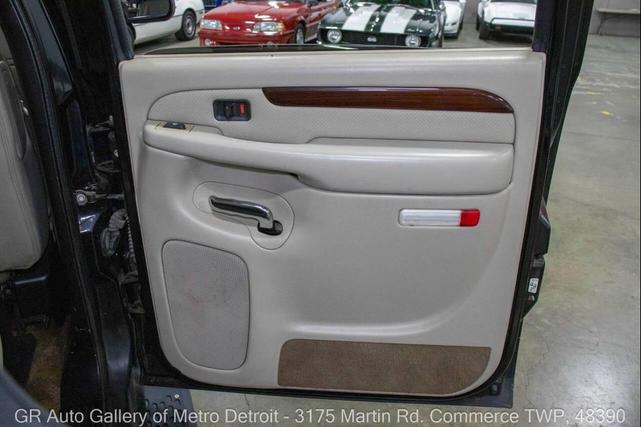 Photo of 2002 Black Cadillac Escalade EXT