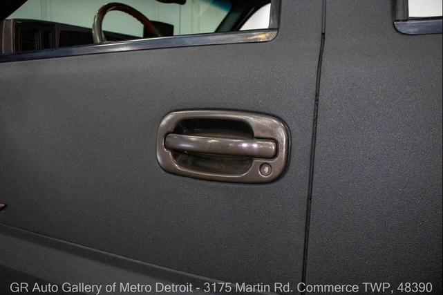 Photo of 2002 Black Cadillac Escalade EXT