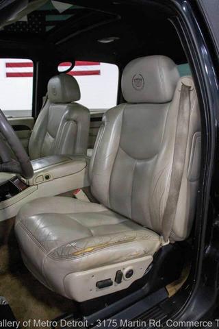 Photo of 2002 Black Cadillac Escalade EXT