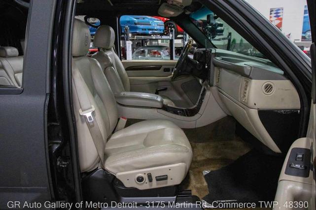Photo of 2002 Black Cadillac Escalade EXT