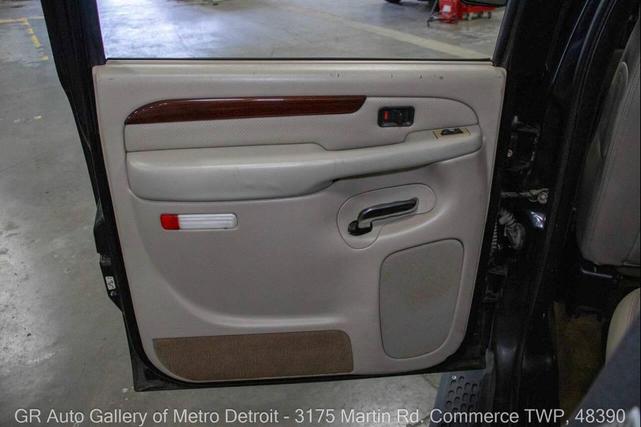 Photo of 2002 Black Cadillac Escalade EXT