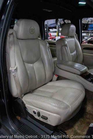 Photo of 2002 Black Cadillac Escalade EXT
