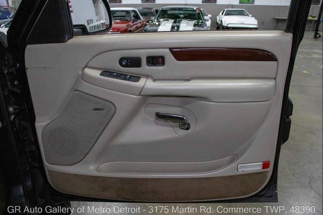 Photo of 2002 Black Cadillac Escalade EXT