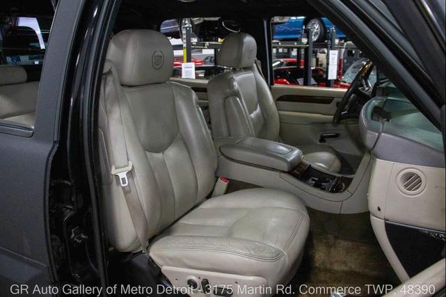 Photo of 2002 Black Cadillac Escalade EXT