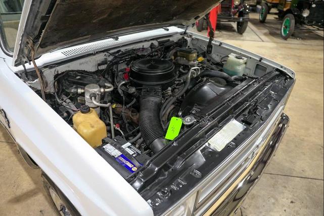 Photo of 1986 White Chevrolet C10/K10