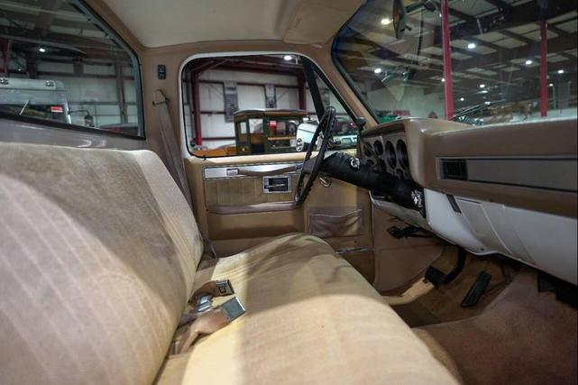Photo of 1986 White Chevrolet C10/K10