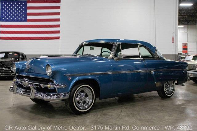 1954 Ford Crestline