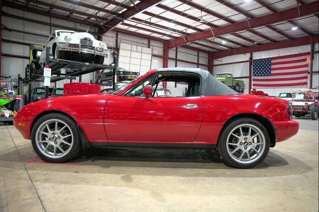 Photo of 1996 Red Mazda MX-5 Miata