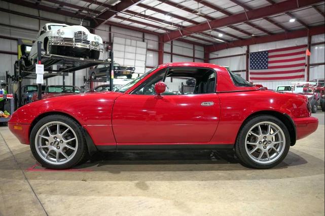 Photo of 1996 Red Mazda MX-5 Miata