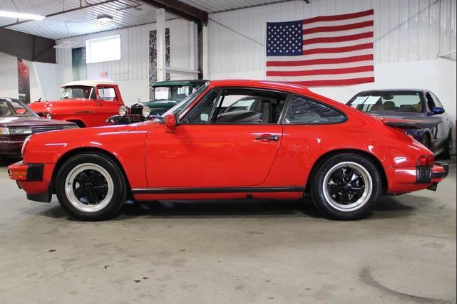 Photo of 1984 Red Porsche 911