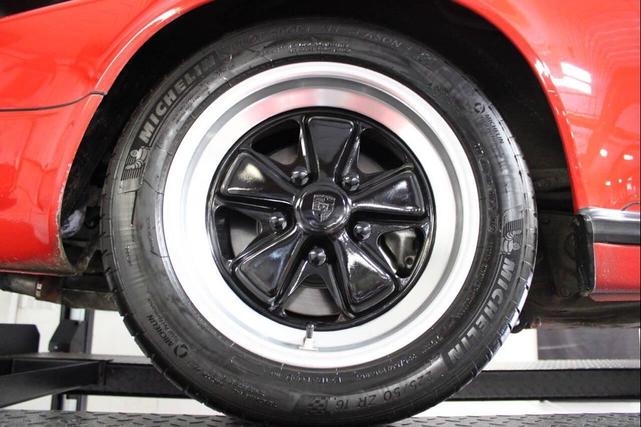 Photo of 1984 Red Porsche 911