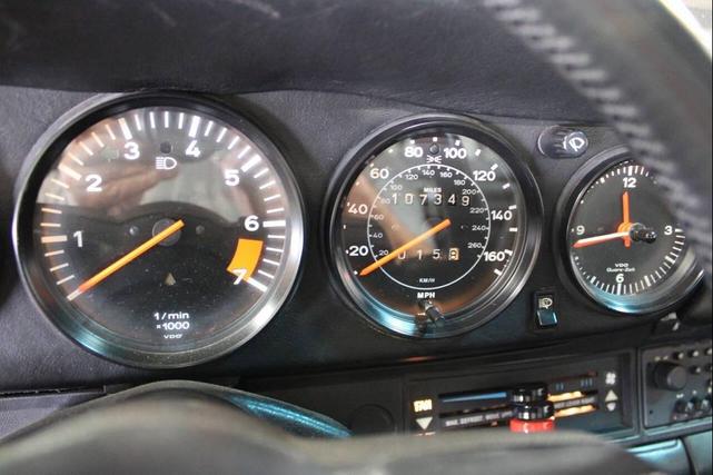 Photo of 1984 Red Porsche 911